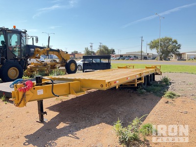 1998 Dynaweld 25 ft T/A Equipment Trailer