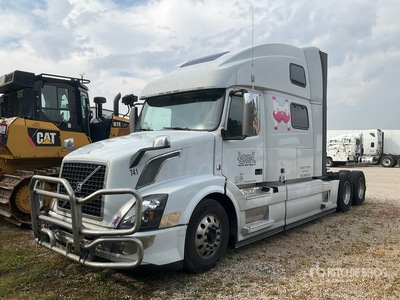 2018 Volvo VNL 6x4 Cabeza Tractora Cabina Dormitorio (Inoperable)