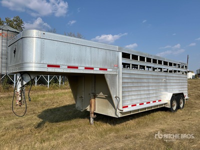 2013 Featherlite 8127 20 ft T/A Aluminum Gooseneck Livestock Trailer