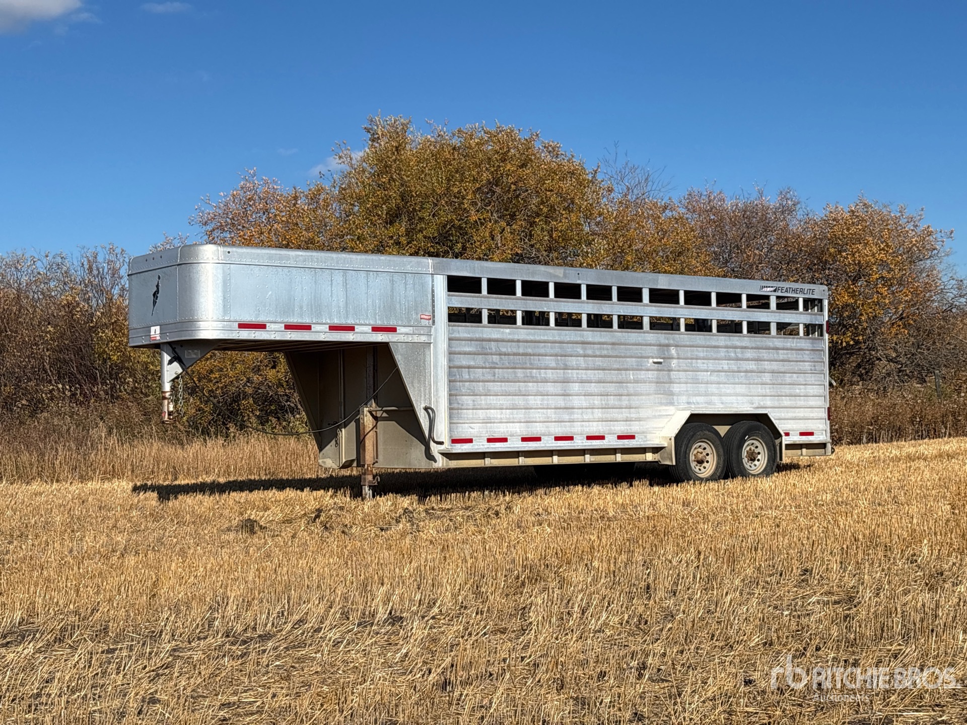 2013 Featherlite 8127 20 ft T/A Aluminum Gooseneck Viehtransportanhänger