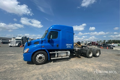 2016 Freightliner Cascadia 113 6x4 تراكتور شاحنة كابينة النوم (ثنائية المحور)