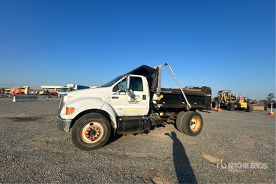 2011 Ford F-750 XL 4x2 Camion à benne basculante S/E