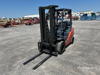 2018 Toyota 8FGU25 4500 lb Pneumatic Tire Heftruck
