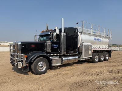 2019 Peterbilt 367 22000 L 8x6 Sleeper Tanker Truck