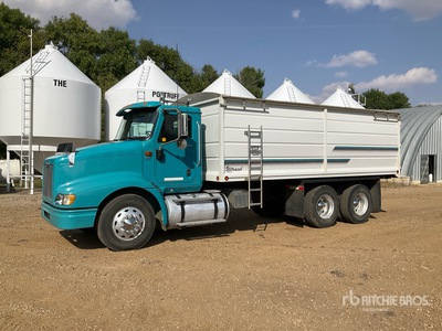 2004 International 9200i 6x4 شاحنة حبوب