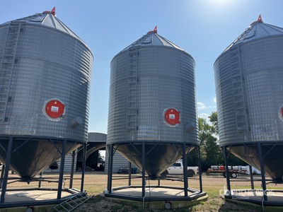 Behlen +/- 3200 bu 2 Ring Hopper Grain Bin