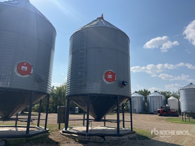 Behlen +/- 3200 bu 2 Ring Hopper Grain Bin
