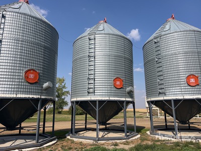 Behlen +/- 3200 bu 2 Ring Hopper Grain Bin