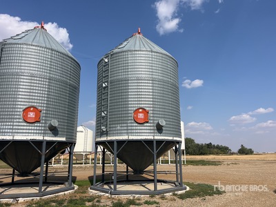 Behlen +/- 3200 bu 2 Ring Hopper Grain Bin