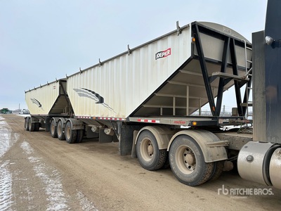 2018 Doepker Super B-Train Grain Trailer