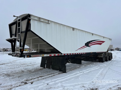 2013 Doepker 45 ft Tri/A Remolque de granos