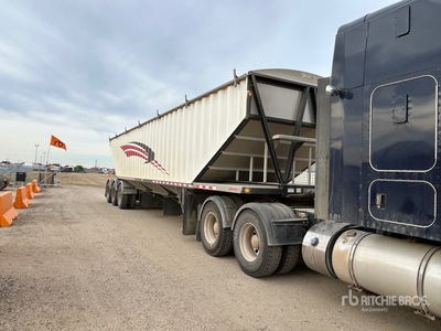 2013 Doepker 45 ft Tri/A Grain Trailer