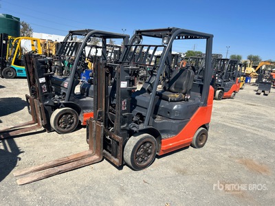 Toyota 8FGCU25 4350 lb Pneumatic Tire Forklift