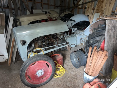 Ferguson TEA Antique Tractor (Inoperable)
