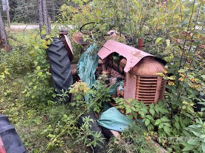 Case 2WD Tractor Agrícola (Inoperable)