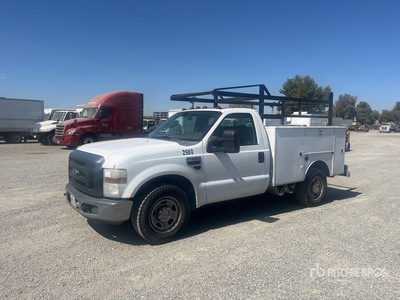 2010 Ford F-350 XL 4x2 Camion de servicios