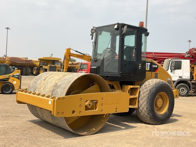 2018 Cat CS533E Gładka zagęszczarka bębnowa