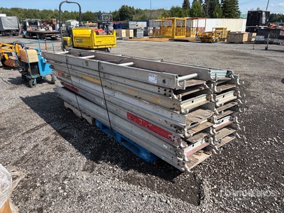 Quantity of Scaffolding Platform Varios. Industrial
