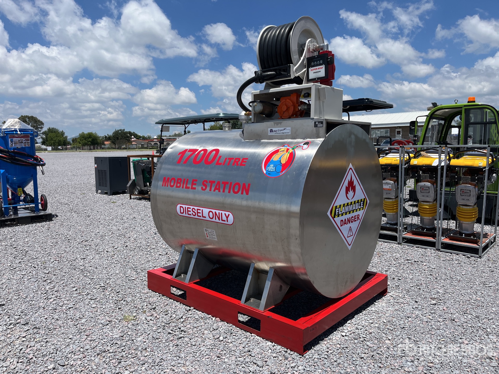 2025 Yuni D1700DC 1700 L Skid Mounted Steel Diesel Tanque para Combustible (Sin Usar) / Tanque de combustible