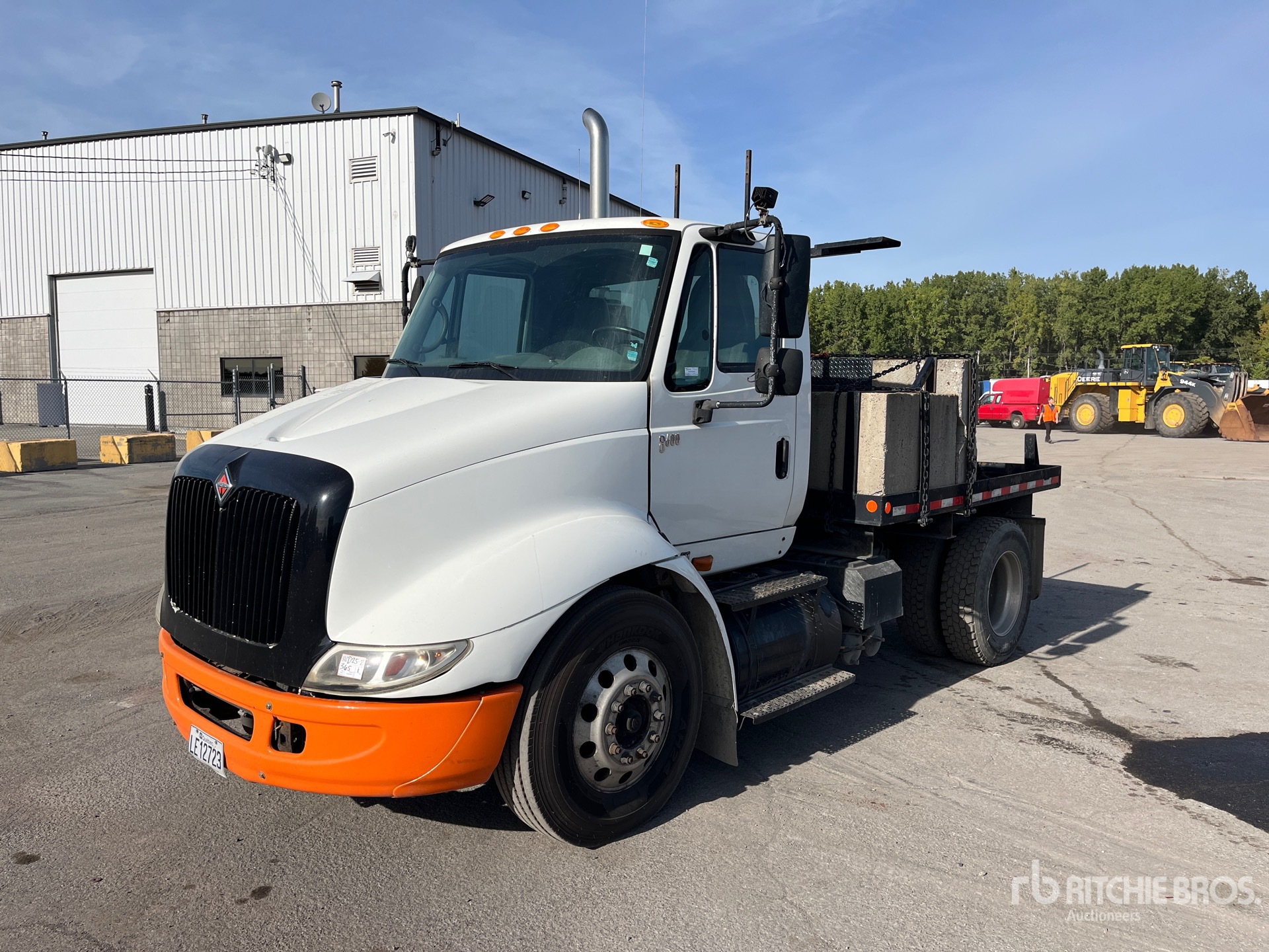 2005 International 8600 Flatbed Truck