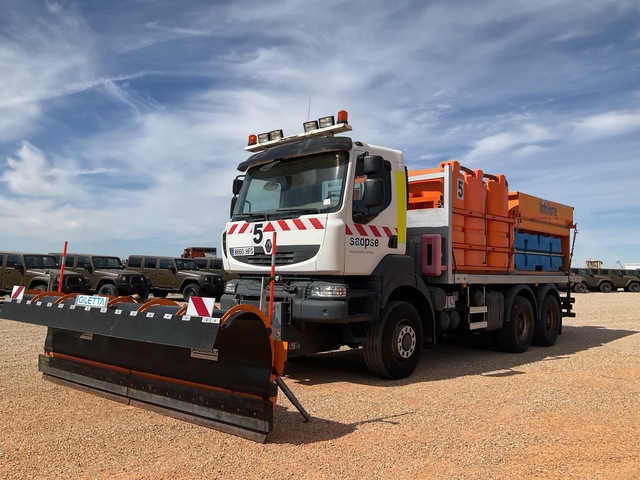 2011 Renault Kerax 380DXI 6x6 Snow Plow Truck 2011 Renault Kerax 380DXI 6x6 Snow Plow Truck