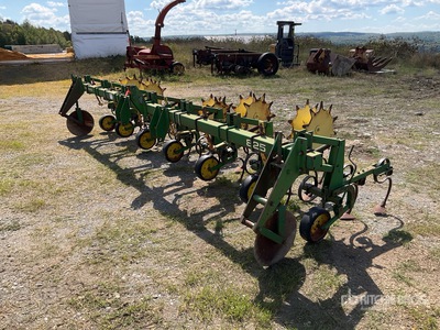 John Deere 825 16 ft 3-Point Corn Row Kultywator