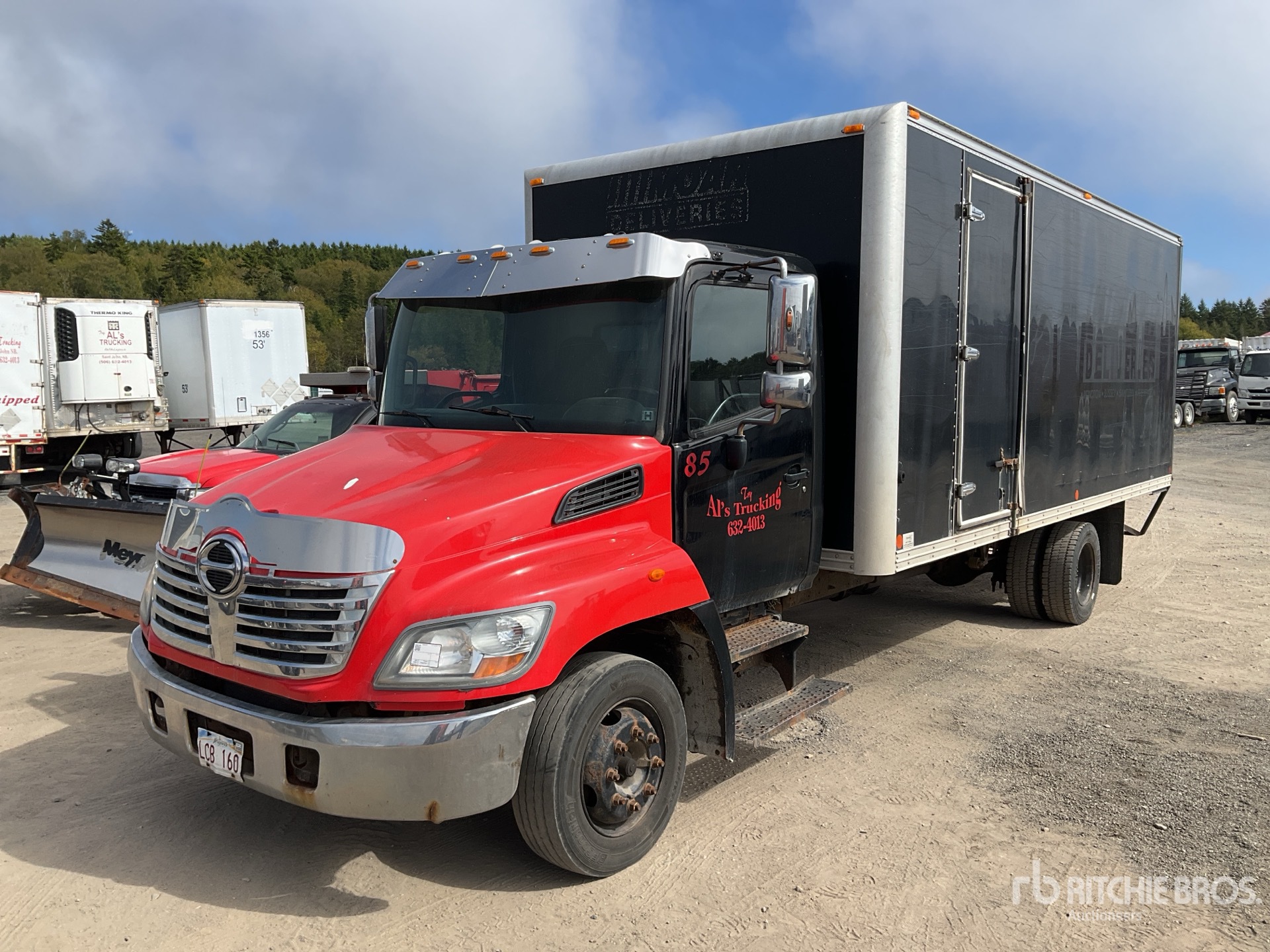 2010 Hino 258 4x2 Furgoneta caja cerrada