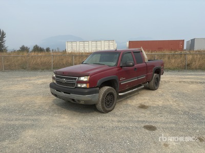 2005 Chevrolet Silverado 2500 LT 4x4 Extended Cab Pickup