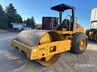 2011 Cat CS-54 Walzenzug mit Glattmantelbandage