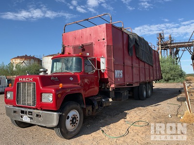 1983 Mack RD690S Cotton module truck