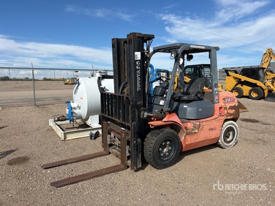 2009 Toyota 7FDU35 7050 lb Pneumatic Tire رافعة شوكية