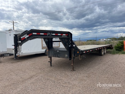 2011 PJ 28 ft T/A Gooseneck Equipment Trailer