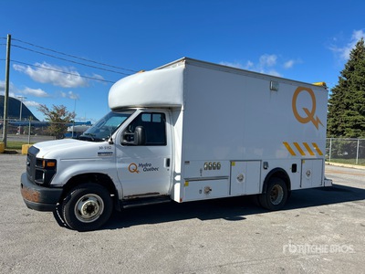 2015 Ford  E-450 4x2 Utility Truck