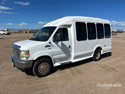 2009 Ford E-350 4x2 14-Seat Mini Bus