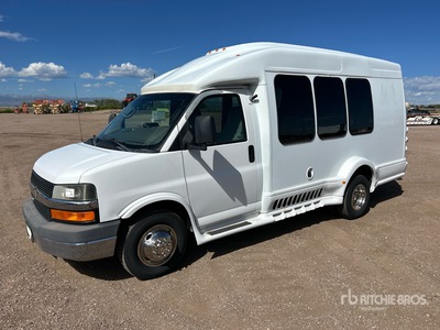 2009 Chevrolet Express 4x2 14-Seat Mini Bus