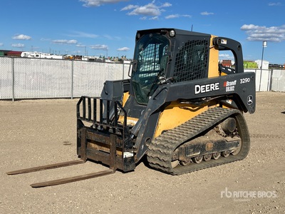 2013 John Deere 329DT Two-Speed لودر بجنزير