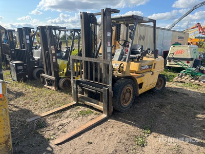 Cat GP-40 8000 lb Pneumatic Tire Carretilla Elevadora