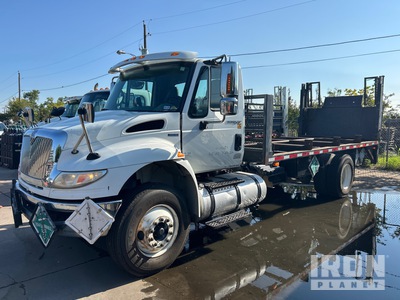 2011 International DuraStar 4400 4x2 4x2 Flatbed Truck