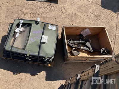 (10) HMMWV Humvee Doors & (9) Tire Carrier Accessory Kits