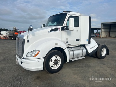 2013 Kenworth T680 4x2 S/A Day Cab Truck Tractor