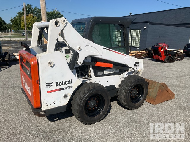 MINI CARGADOR SOBRE RUEDAS 2015 BOBCAT LOADER