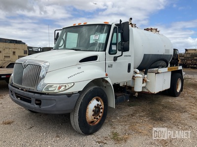2006 International 4200 Vacuum Tanker Truck