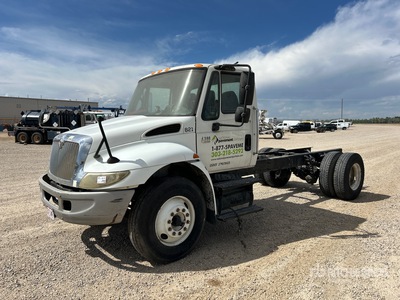 2006 International 4300 4x2 Autocarro cabina e telaio (Inoperable)