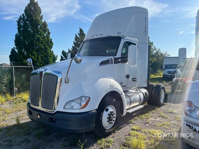 2014 Kenworth T680 4x2 S/A Day Cab Truck Tractor