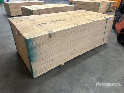Quantity of (50) 5/8 in x 4 ft x 8 ft CSP/DFP No Stamp Contreplaqué (Unused)