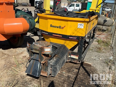 SnowEx Super Max II 9300X Rozsiewacz soli - Fits Truck