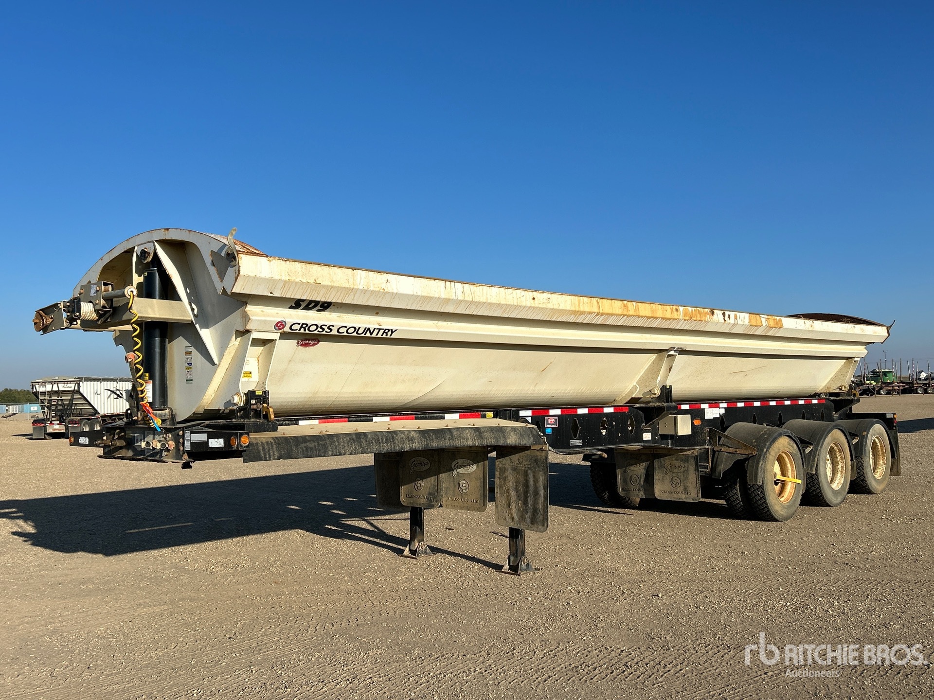 2018 Cross Country 37 ft Tri/A Side Dump Trailer