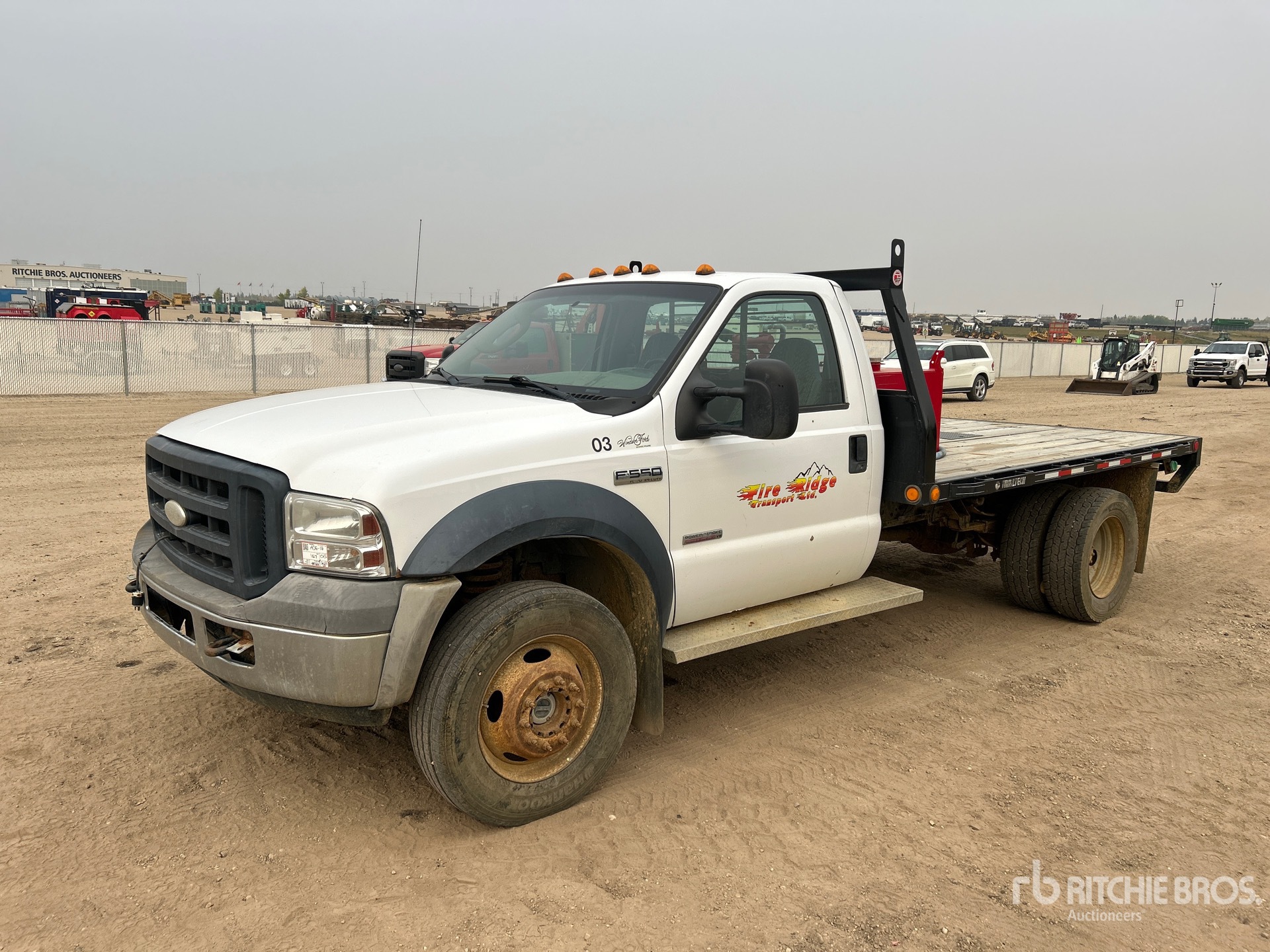 2006 Ford F-550 XL 4x4 Camion à Plateau