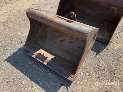 Wain-Roy 36 in Cleanup Excavator Bucket