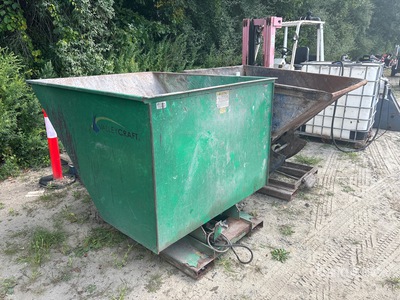 Quantity of (2) 5 ft 4 in Skid-Mounted Trémie auto-vidante